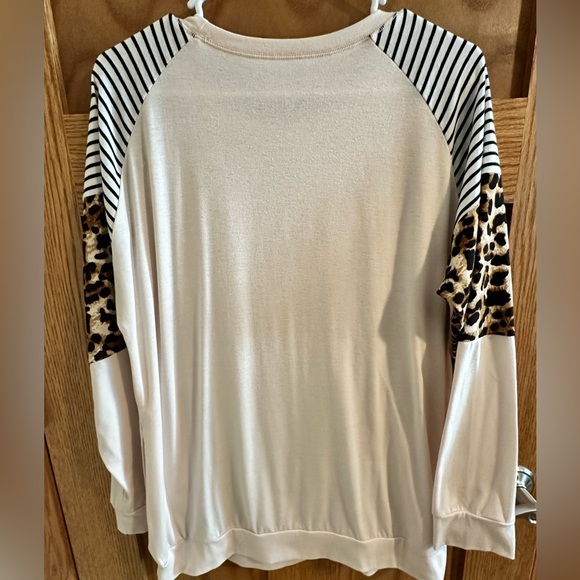 Long Sleeve Top with cheetah print - Picture 4 of 6